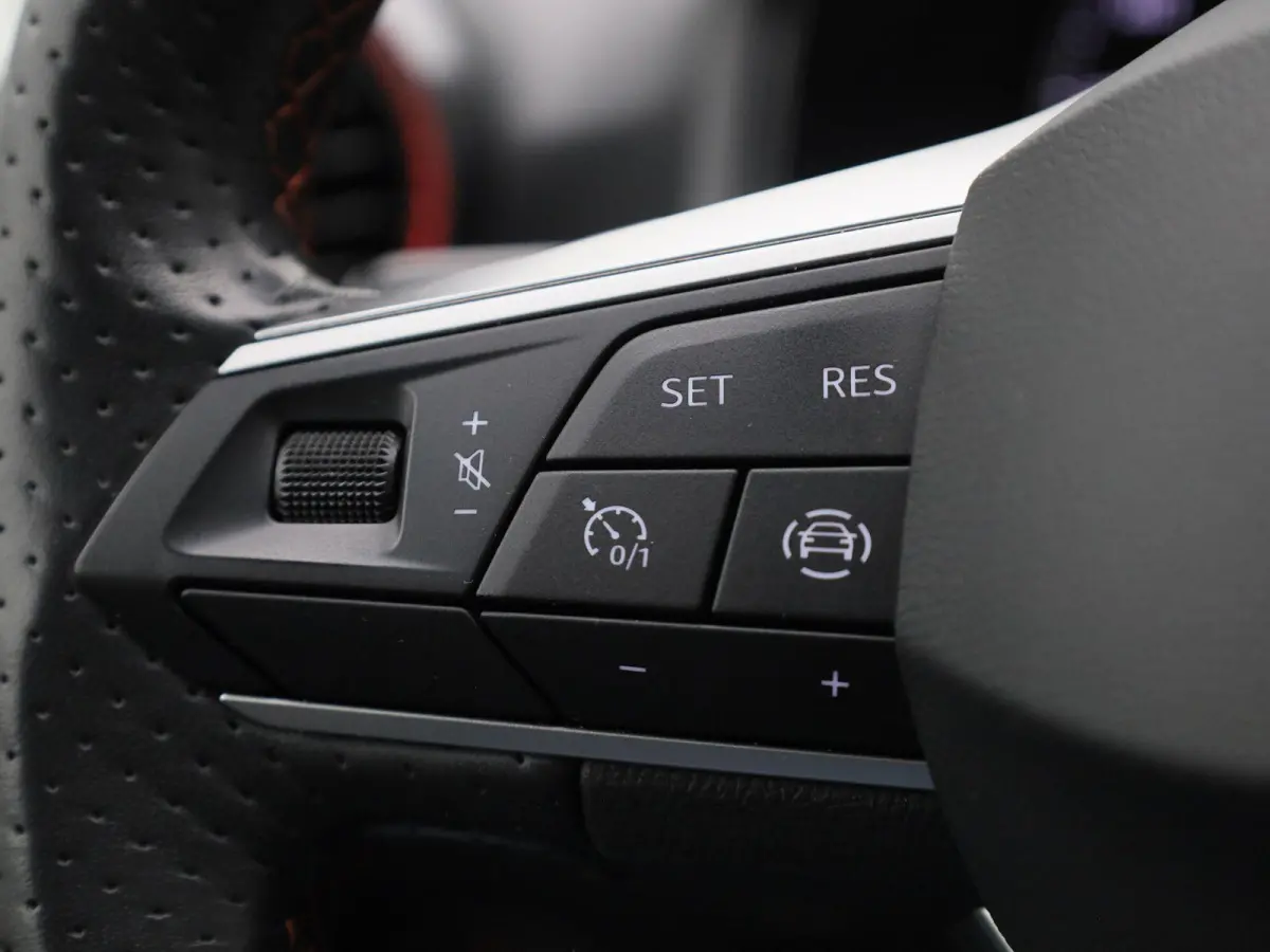 1.0 EcoTSI FR | DEMO | AUTOMAAT | APPLE CARPLAY - ANDROID AUTO | BEATS AUDIO | CLIMATE CONTROL | CRUISE CONTROL | PARKEERSENSOREN | LED | LICHTMETALEN VELGEN |