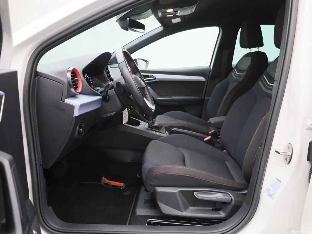 1.0 EcoTSI FR | DEMO | AUTOMAAT | APPLE CARPLAY - ANDROID AUTO | BEATS AUDIO | CLIMATE CONTROL | CRUISE CONTROL | PARKEERSENSOREN | LED | LICHTMETALEN VELGEN |