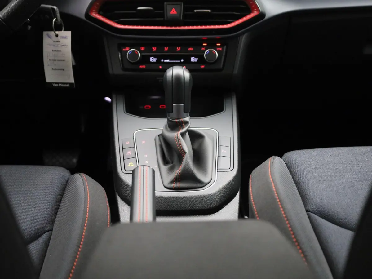 1.0 EcoTSI FR | DEMO | AUTOMAAT | APPLE CARPLAY - ANDROID AUTO | BEATS AUDIO | CLIMATE CONTROL | CRUISE CONTROL | PARKEERSENSOREN | LED | LICHTMETALEN VELGEN |