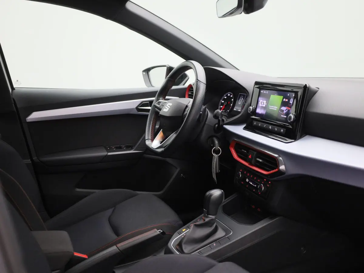 1.0 EcoTSI FR | DEMO | AUTOMAAT | APPLE CARPLAY - ANDROID AUTO | BEATS AUDIO | CLIMATE CONTROL | CRUISE CONTROL | PARKEERSENSOREN | LED | LICHTMETALEN VELGEN |