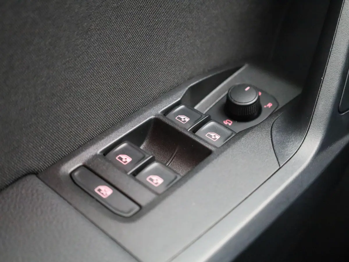 1.0 EcoTSI FR | DEMO | AUTOMAAT | APPLE CARPLAY - ANDROID AUTO | BEATS AUDIO | CLIMATE CONTROL | CRUISE CONTROL | PARKEERSENSOREN | LED | LICHTMETALEN VELGEN |