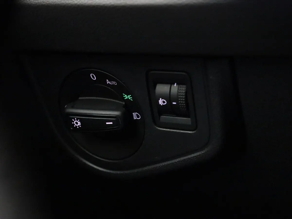 1.0 TSI Life Business 95pk | Navigatie | Apple Carplay/Android Auto | Cruise control adaptief | Digital Cockpit Pro | Climatronic (automatische airco) | Parkeer sensoren voor en achter | sto