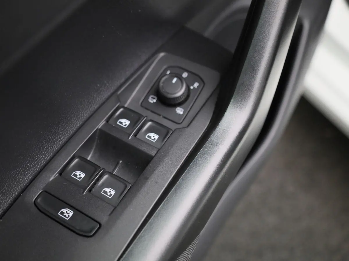 1.0 TSI Life Business 95pk | Navigatie | Apple Carplay/Android Auto | Cruise control adaptief | Digital Cockpit Pro | Climatronic (automatische airco) | Parkeer sensoren voor en achter | sto