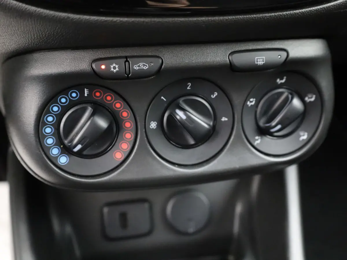 1.0 Turbo 90Pk Online Edition | Camera | Apple Carplay/ Android Auto | Prijs Rijklaar!!