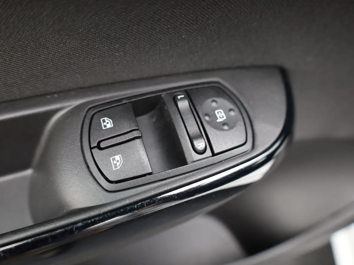 1.0 Turbo 90Pk Online Edition | Camera | Apple Carplay/ Android Auto | Prijs Rijklaar!!
