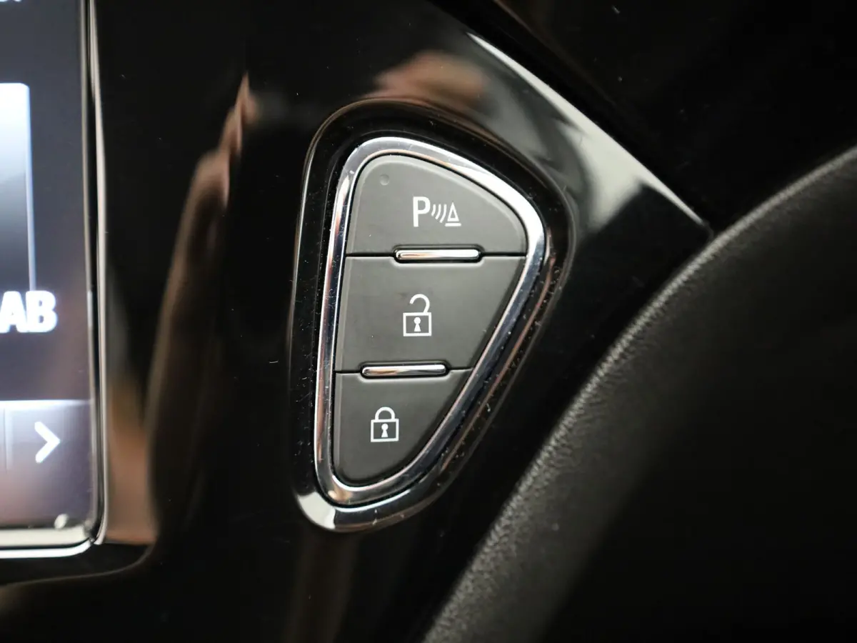 1.0 Turbo 90Pk Online Edition | Camera | Apple Carplay/ Android Auto | Prijs Rijklaar!!