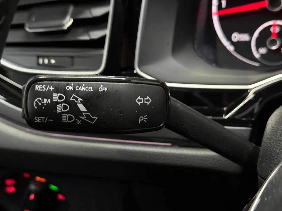 1.6 TDI Comfortline Business R Line LED