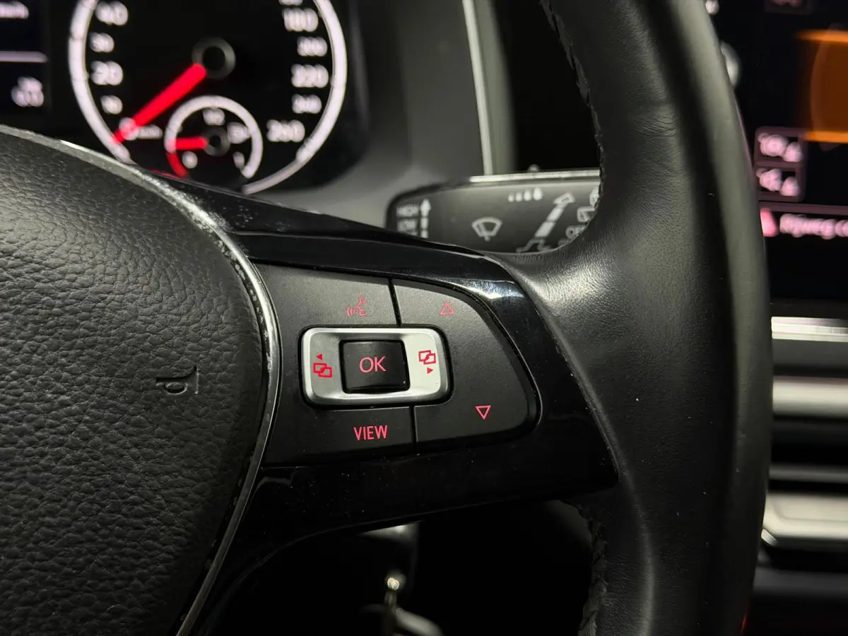 1.6 TDI Comfortline Business R Line LED