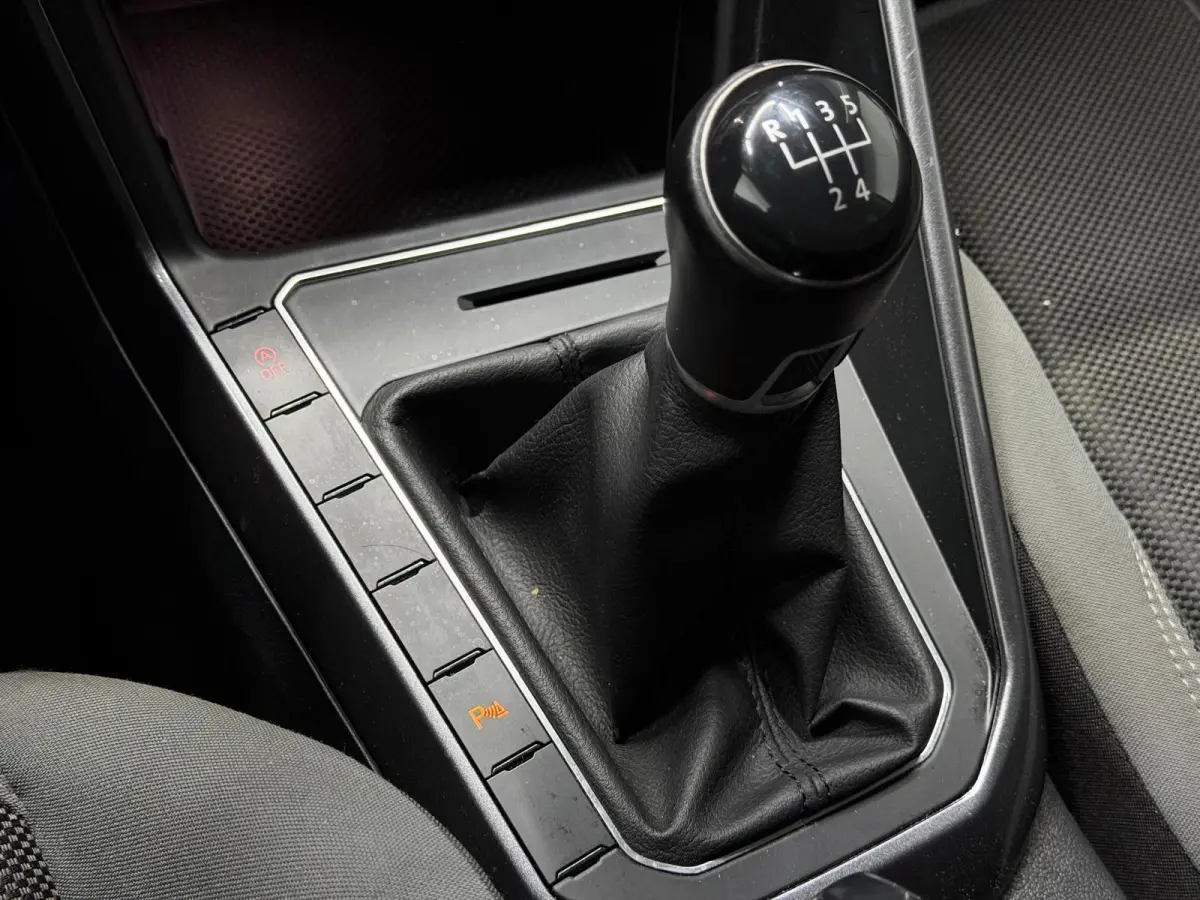 1.6 TDI Comfortline Business R Line LED