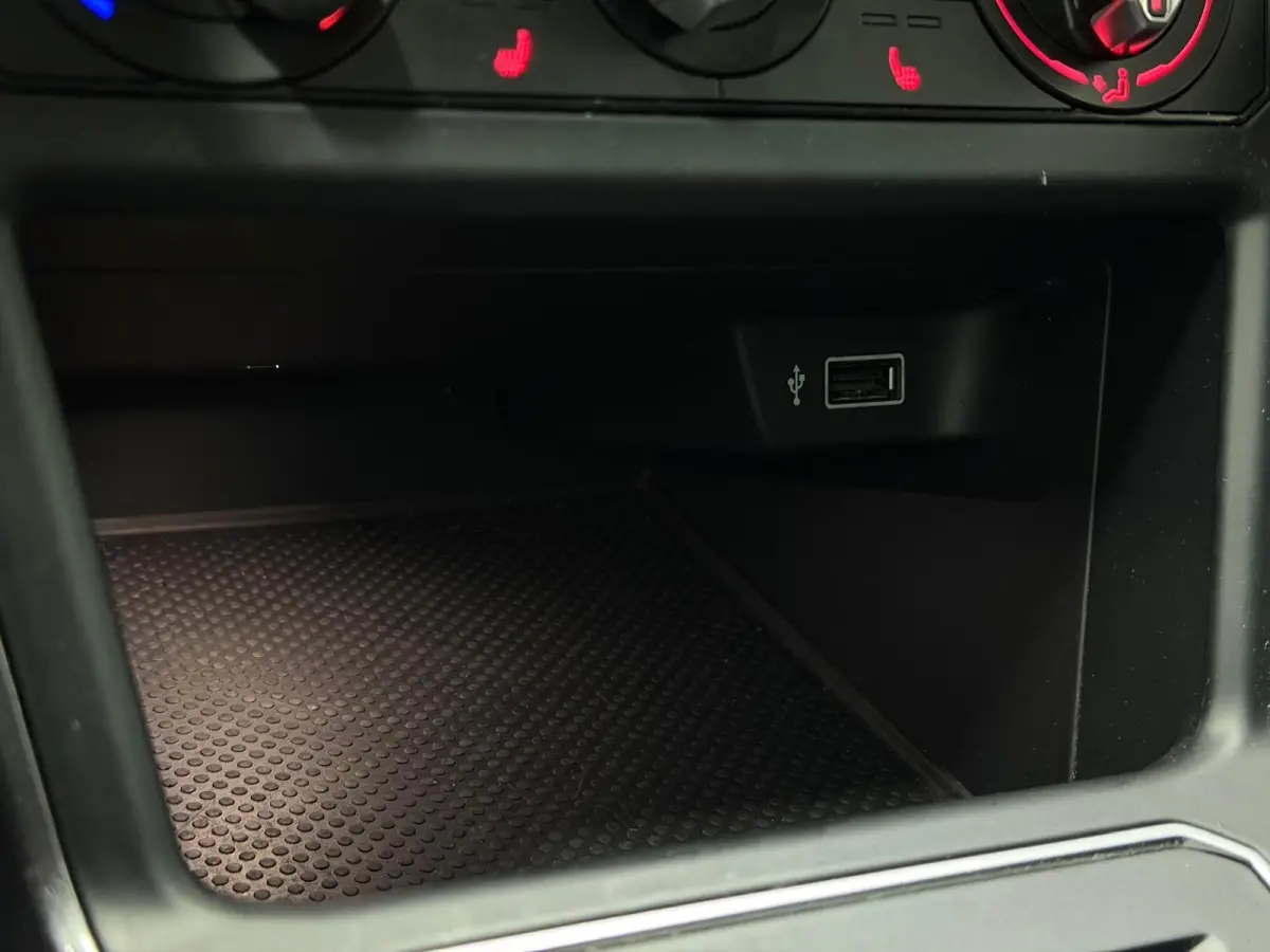 1.6 TDI Comfortline Business R Line LED