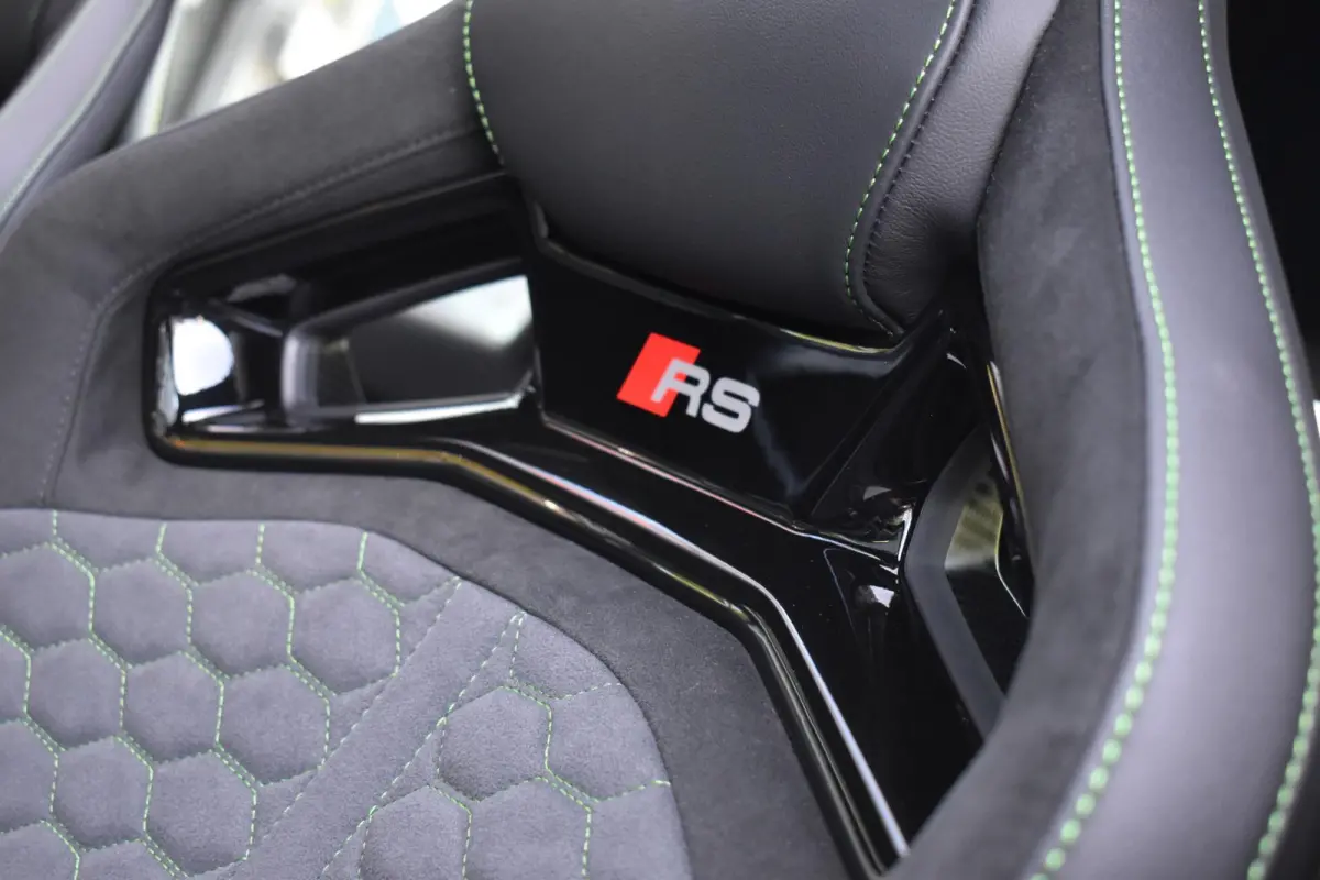 2.5 TFSI RS 3 quattro Hulk Sonos HUD Pano