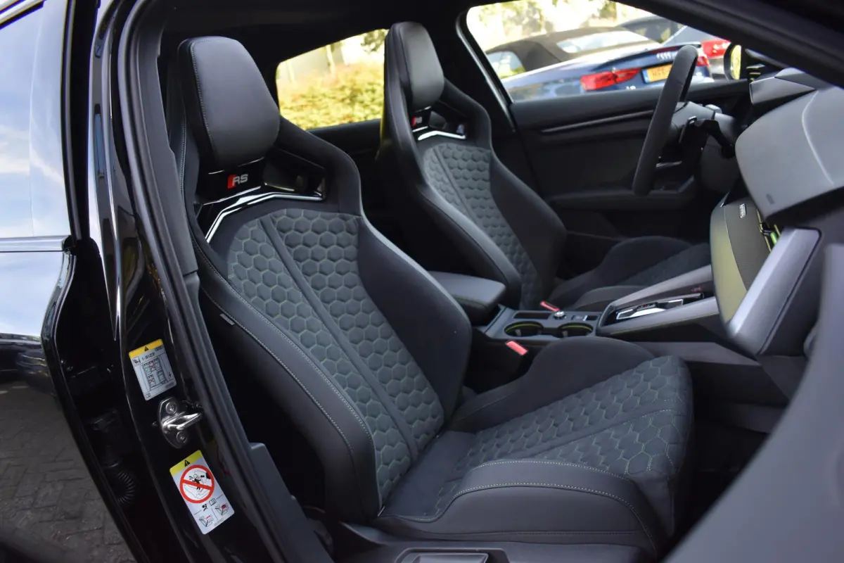 2.5 TFSI RS 3 quattro Hulk Sonos HUD Pano
