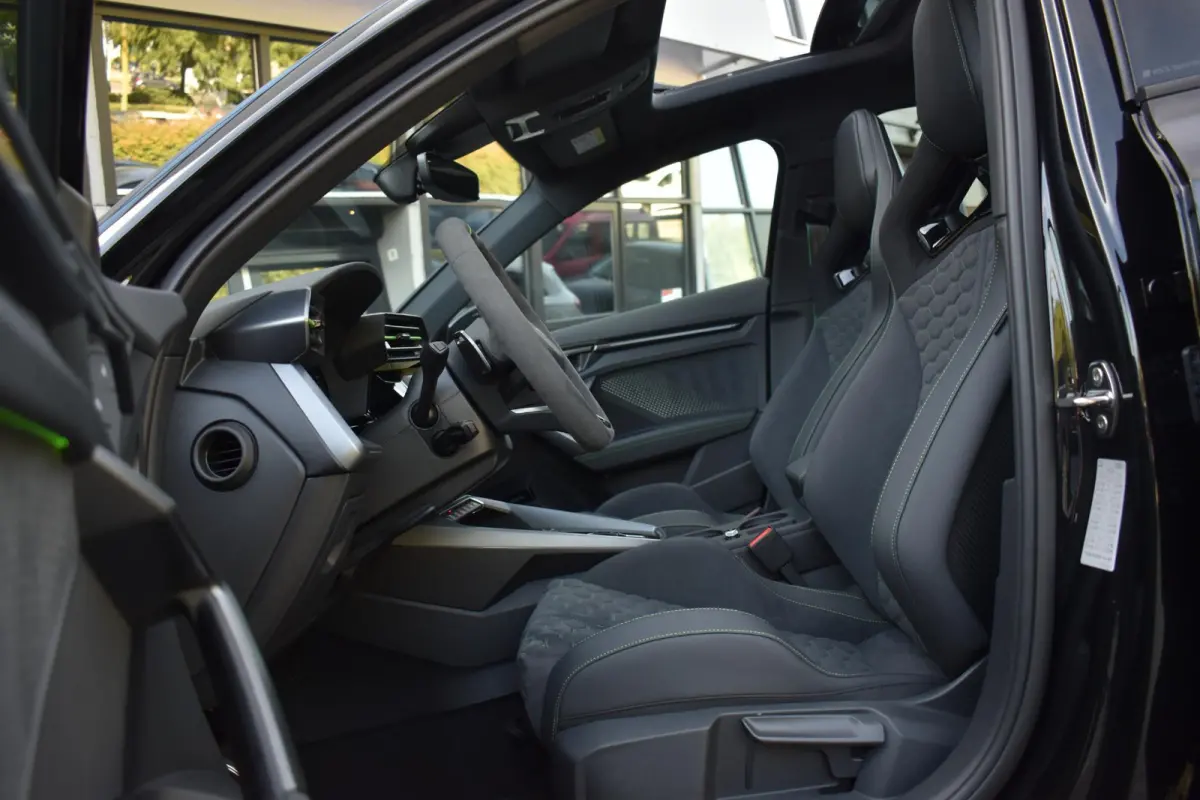 2.5 TFSI RS 3 quattro Hulk Sonos HUD Pano