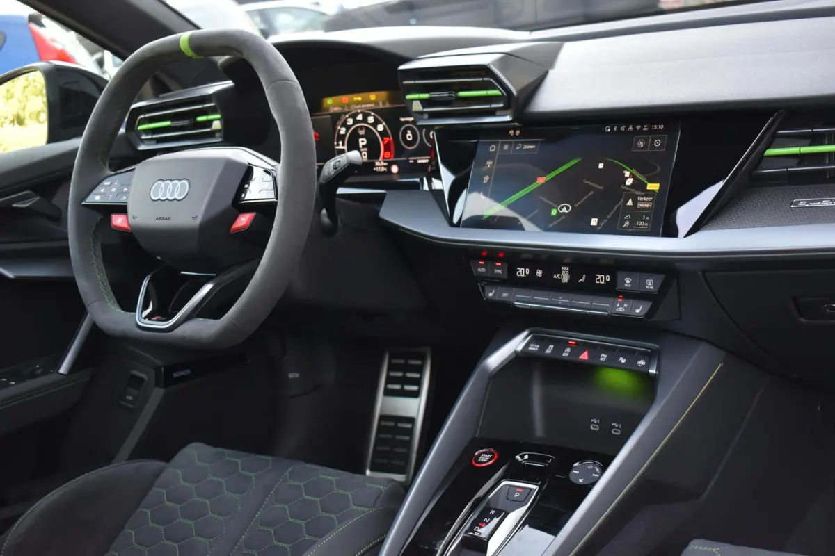2.5 TFSI RS 3 quattro Hulk Sonos HUD Pano