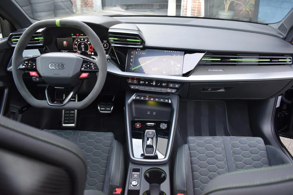 2.5 TFSI RS 3 quattro Hulk Sonos HUD Pano