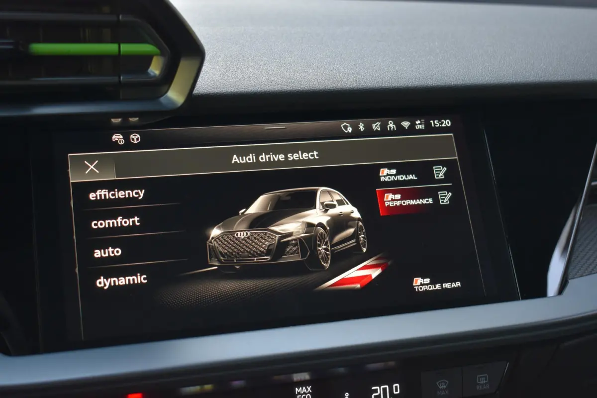 2.5 TFSI RS 3 quattro Hulk Sonos HUD Pano