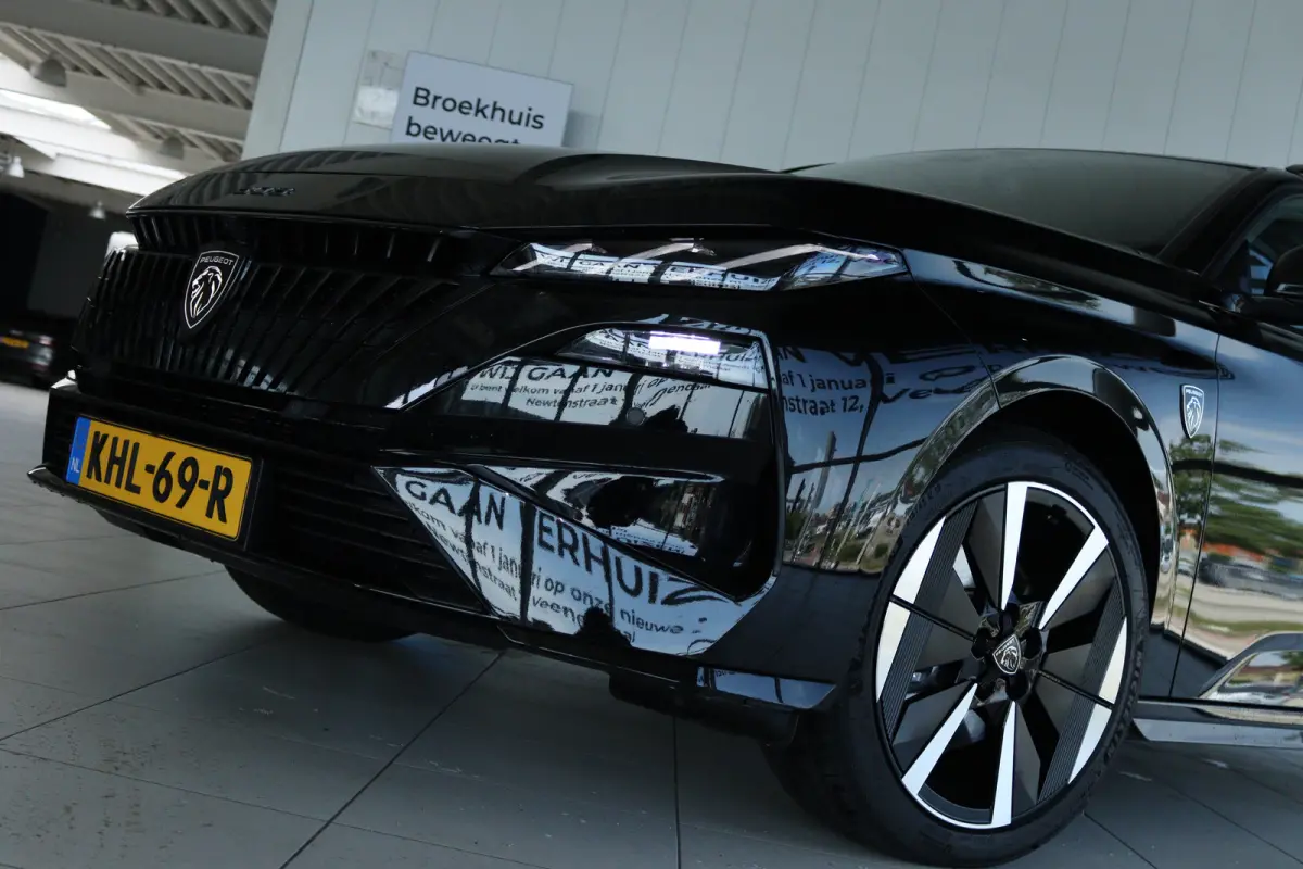 GT 54 kWh | Adapt. Cruise | Alcantara | 360 Camera | Massage | Elektr. Klep | Stoel+Stuurverwarming | Carplay | Navi | Climate | Matrix LED | Keyless | AGR