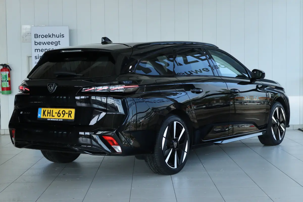 GT 54 kWh | Adapt. Cruise | Alcantara | 360 Camera | Massage | Elektr. Klep | Stoel+Stuurverwarming | Carplay | Navi | Climate | Matrix LED | Keyless | AGR