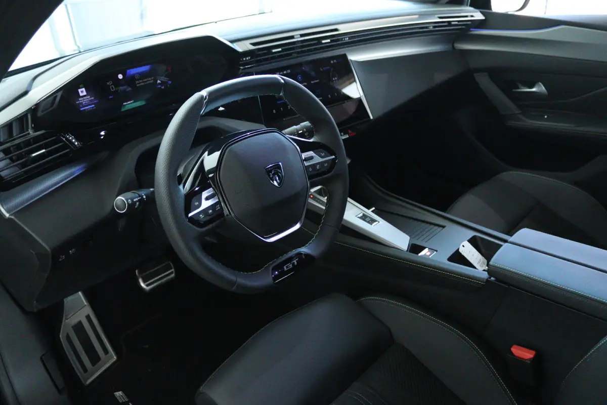 GT 54 kWh | Adapt. Cruise | Alcantara | 360 Camera | Massage | Elektr. Klep | Stoel+Stuurverwarming | Carplay | Navi | Climate | Matrix LED | Keyless | AGR
