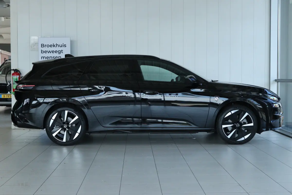 GT 54 kWh | Adapt. Cruise | Alcantara | 360 Camera | Massage | Elektr. Klep | Stoel+Stuurverwarming | Carplay | Navi | Climate | Matrix LED | Keyless | AGR