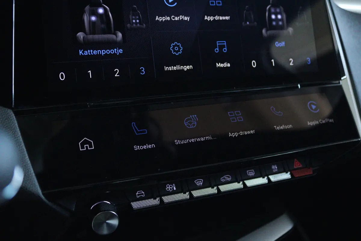 GT 54 kWh | Adapt. Cruise | Alcantara | 360 Camera | Massage | Elektr. Klep | Stoel+Stuurverwarming | Carplay | Navi | Climate | Matrix LED | Keyless | AGR