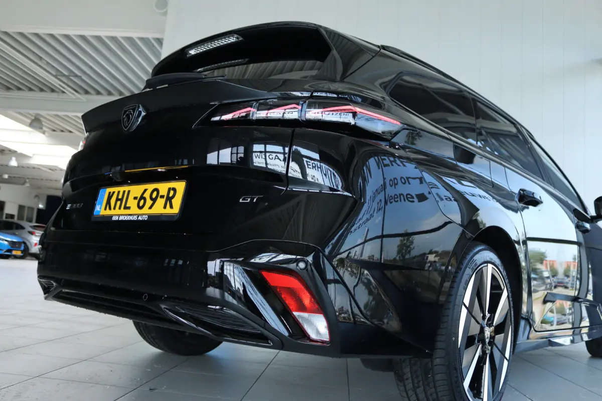 GT 54 kWh | Adapt. Cruise | Alcantara | 360 Camera | Massage | Elektr. Klep | Stoel+Stuurverwarming | Carplay | Navi | Climate | Matrix LED | Keyless | AGR