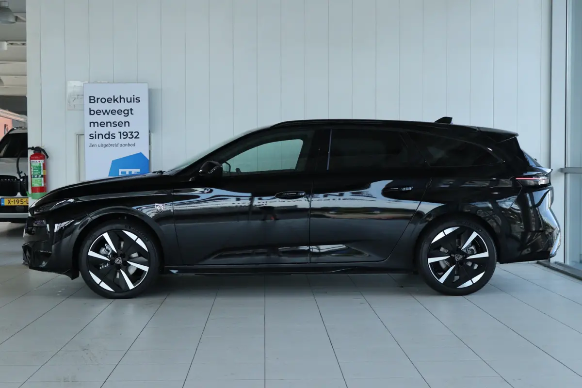 GT 54 kWh | Adapt. Cruise | Alcantara | 360 Camera | Massage | Elektr. Klep | Stoel+Stuurverwarming | Carplay | Navi | Climate | Matrix LED | Keyless | AGR