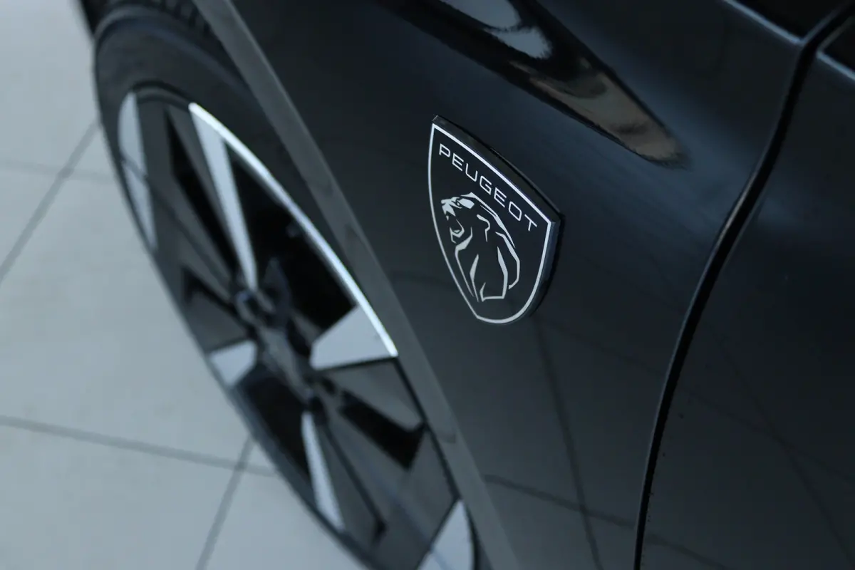 GT 54 kWh | Adapt. Cruise | Alcantara | 360 Camera | Massage | Elektr. Klep | Stoel+Stuurverwarming | Carplay | Navi | Climate | Matrix LED | Keyless | AGR