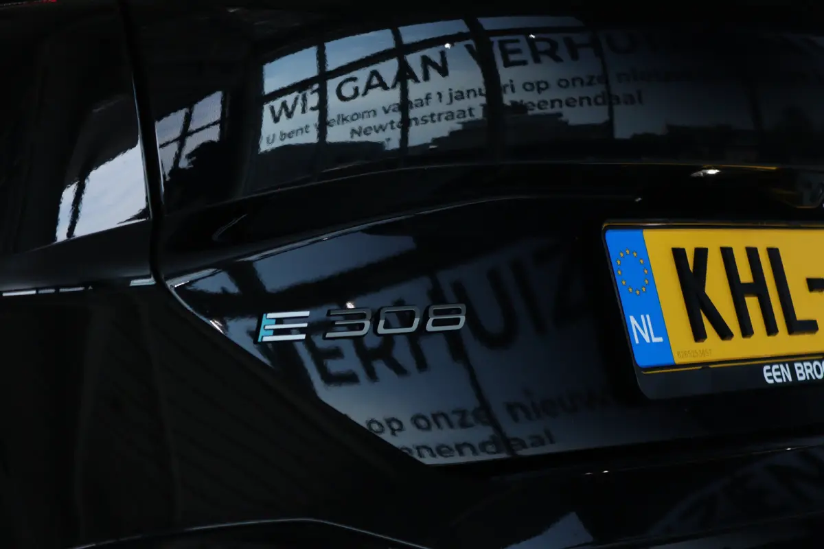 GT 54 kWh | Adapt. Cruise | Alcantara | 360 Camera | Massage | Elektr. Klep | Stoel+Stuurverwarming | Carplay | Navi | Climate | Matrix LED | Keyless | AGR