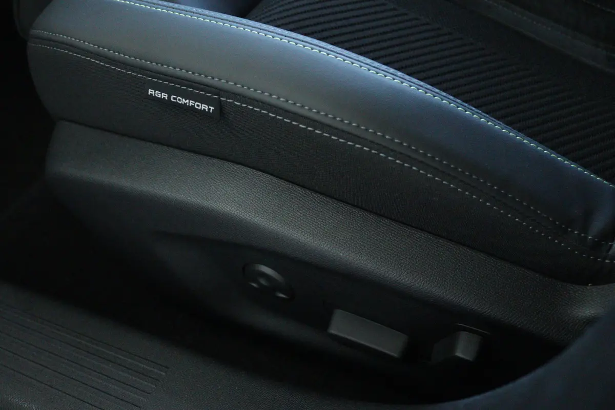GT 54 kWh | Adapt. Cruise | Alcantara | 360 Camera | Massage | Elektr. Klep | Stoel+Stuurverwarming | Carplay | Navi | Climate | Matrix LED | Keyless | AGR