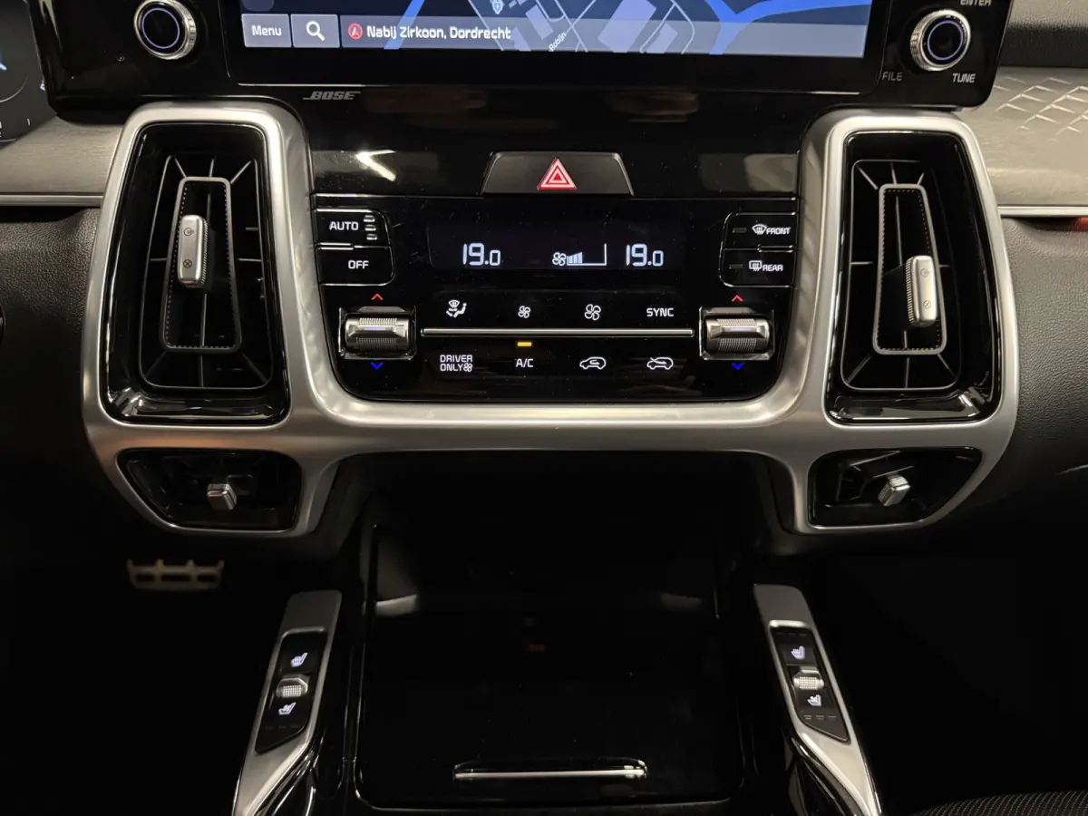 1.6 T-GDI Plug-in Hybrid 4WD Platinum LEER/HEAD-UP/BOSE/360CAMERA/SOH 97%/LED/VENTILATIE+MEMORY/CARPLAY/19"/EL.A.KLEP/DONKERE-HEMEL/NIVEAU-REGELING/NET GROTE OH BEURT GEHAD BIJ KIA DEALER (/