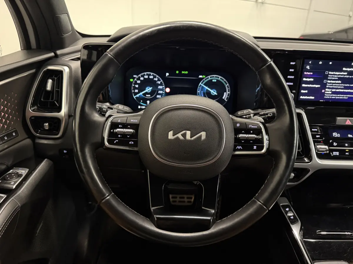 1.6 T-GDI Plug-in Hybrid 4WD Platinum LEER/HEAD-UP/BOSE/360CAMERA/SOH 97%/LED/VENTILATIE+MEMORY/CARPLAY/19"/EL.A.KLEP/DONKERE-HEMEL/NIVEAU-REGELING/NET GROTE OH BEURT GEHAD BIJ KIA DEALER (/