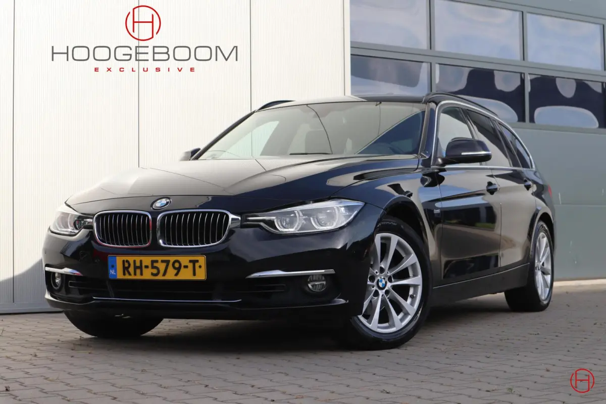 320i Luxury Line / Leder / LED / Stoelverwarming / PDC