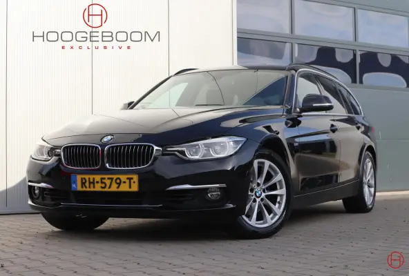 320i Luxury Line / Leder / LED / Stoelverwarming / PDC