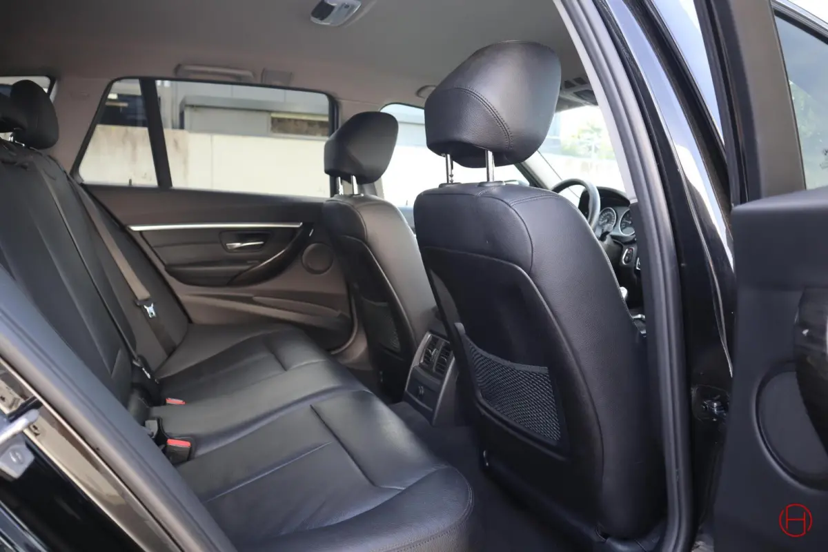 320i Luxury Line / Leder / LED / Stoelverwarming / PDC