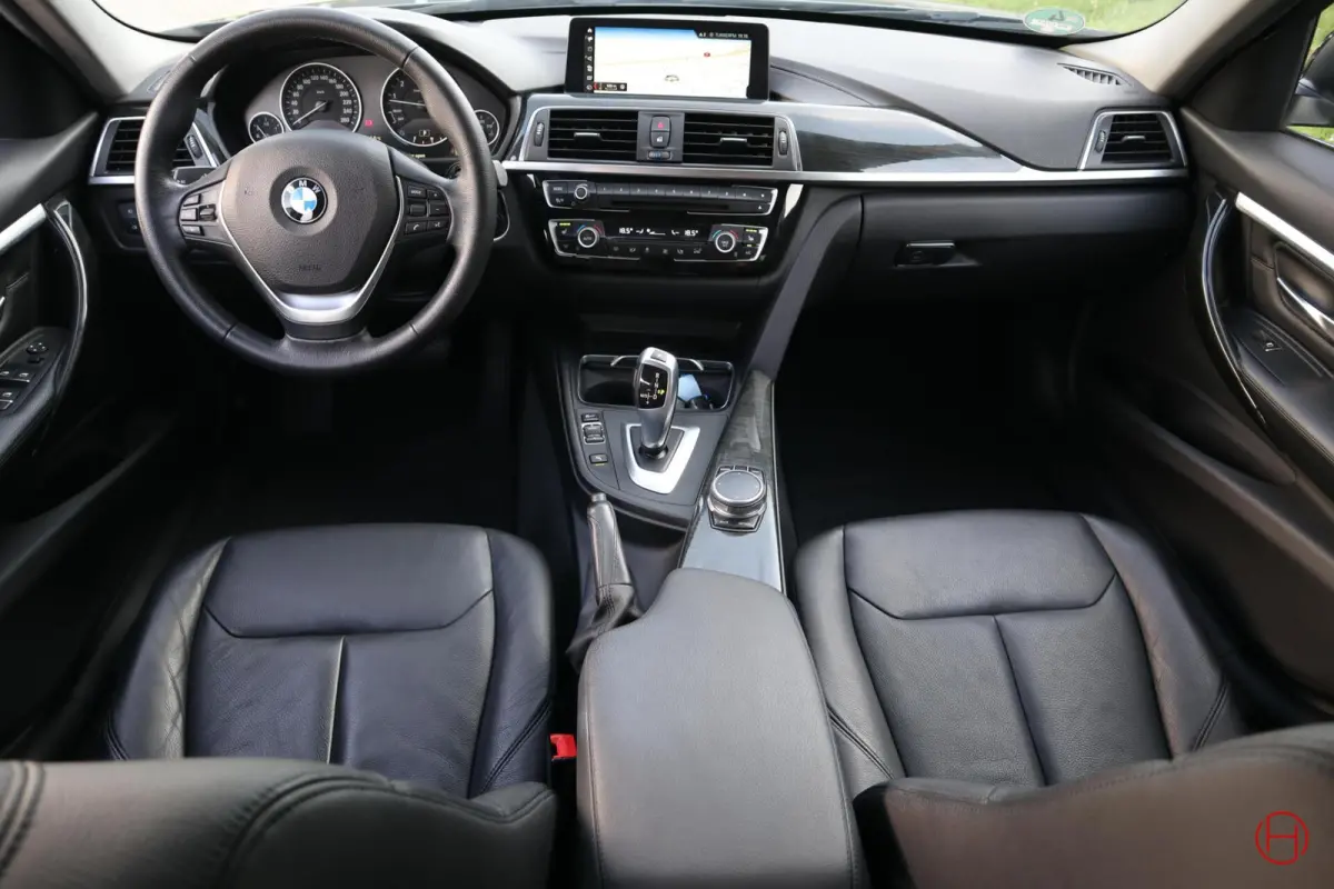 320i Luxury Line / Leder / LED / Stoelverwarming / PDC