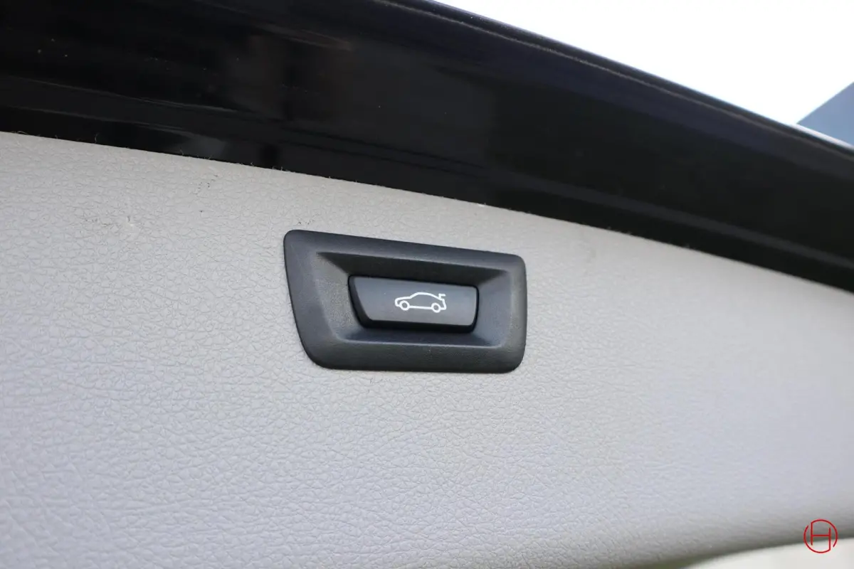 320i Luxury Line / Leder / LED / Stoelverwarming / PDC