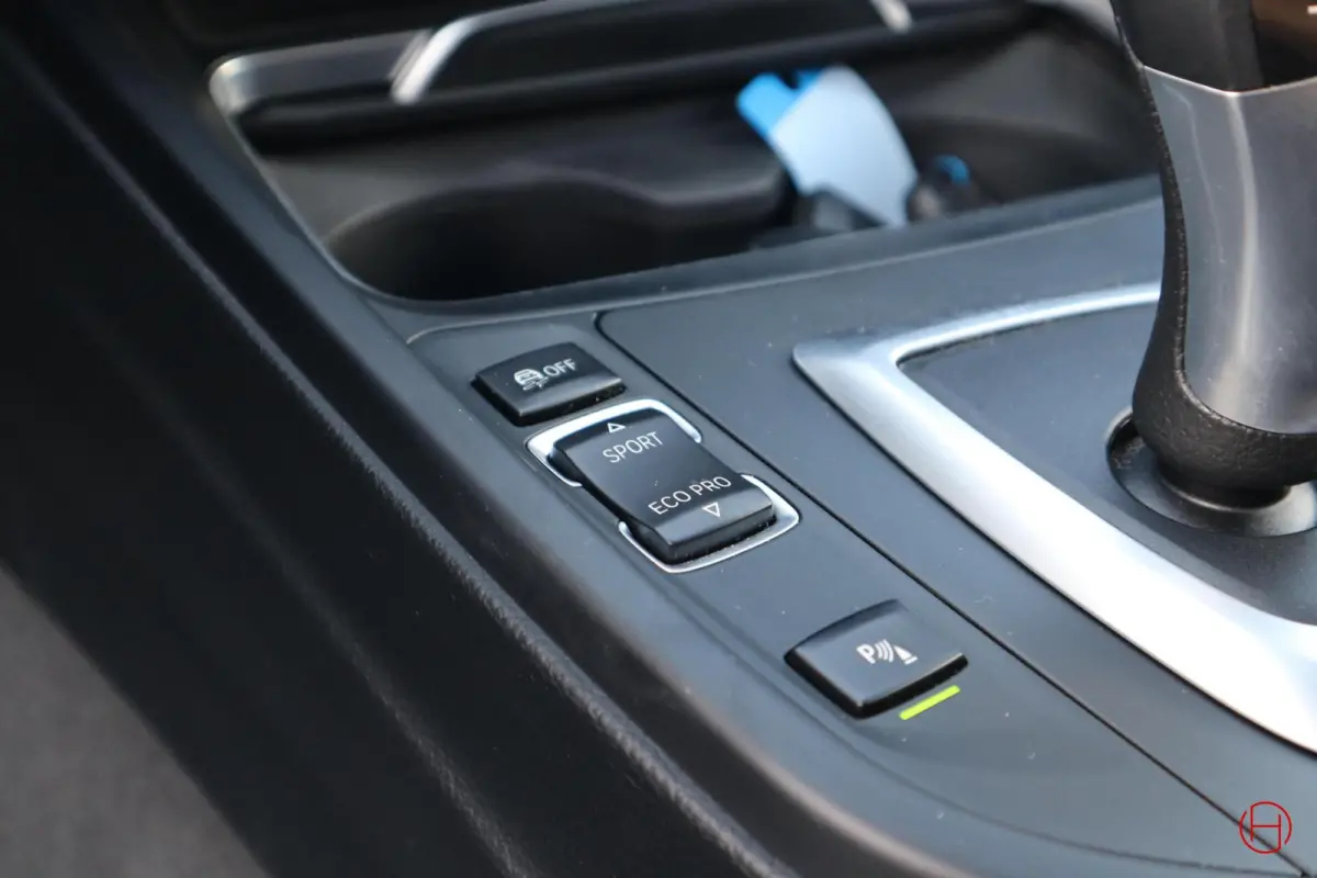 320i Luxury Line / Leder / LED / Stoelverwarming / PDC