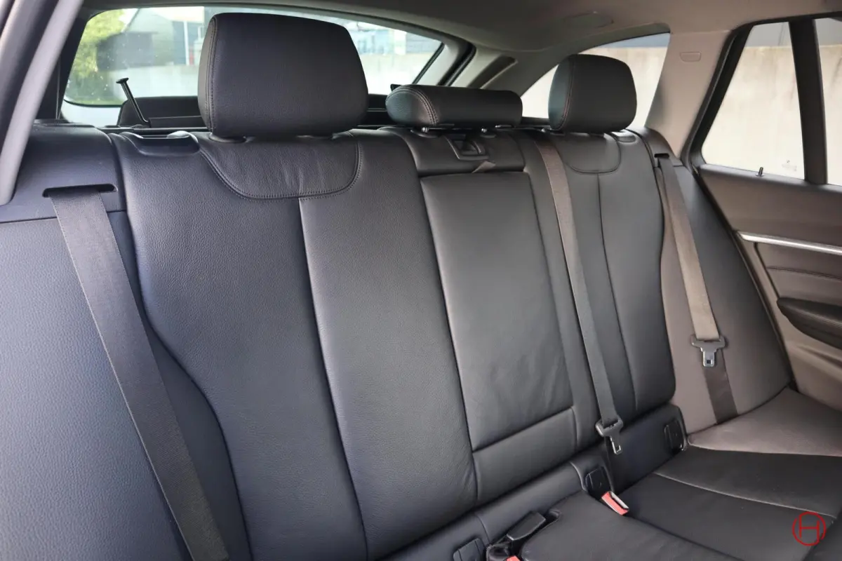 320i Luxury Line / Leder / LED / Stoelverwarming / PDC
