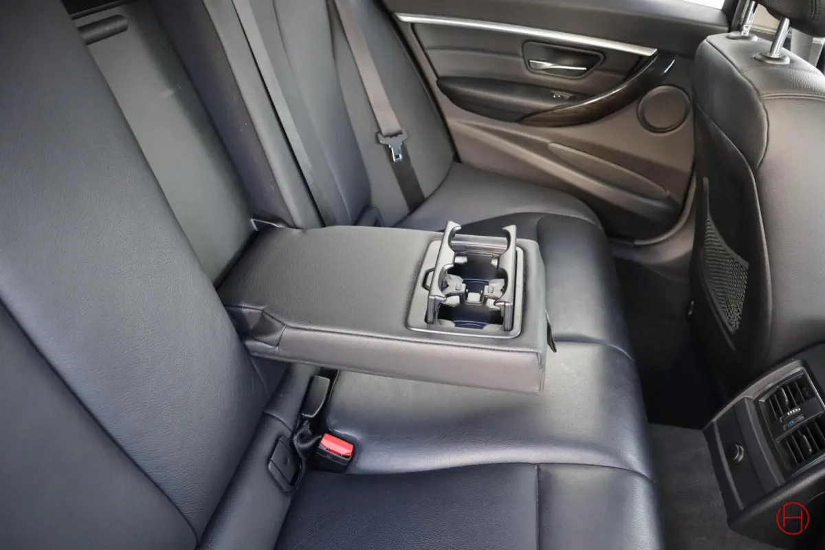 320i Luxury Line / Leder / LED / Stoelverwarming / PDC