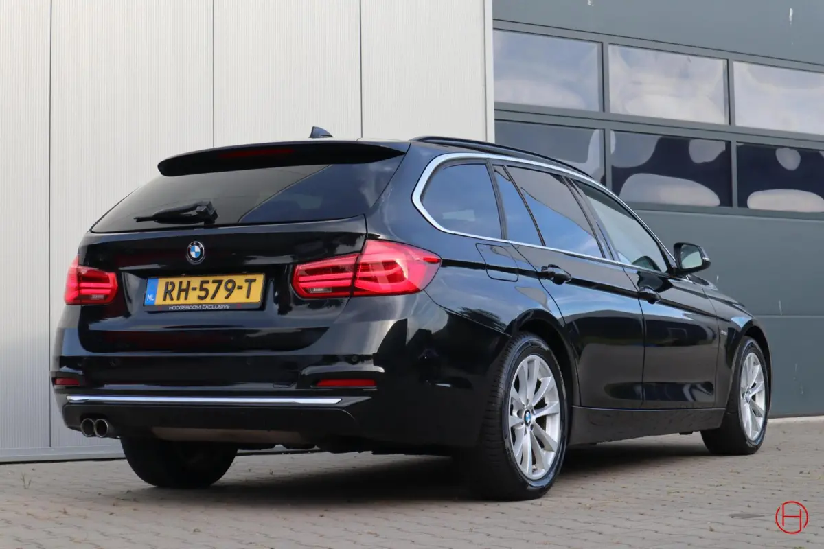 320i Luxury Line / Leder / LED / Stoelverwarming / PDC