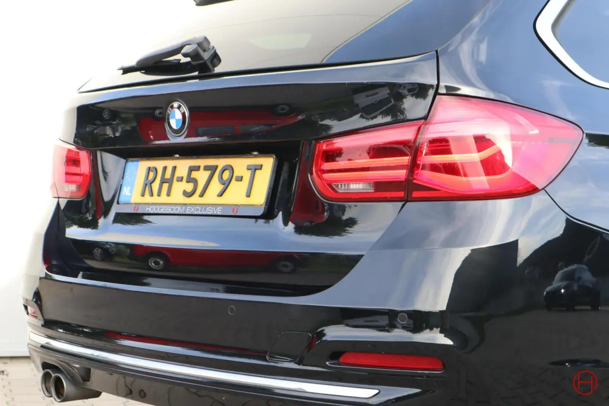 320i Luxury Line / Leder / LED / Stoelverwarming / PDC
