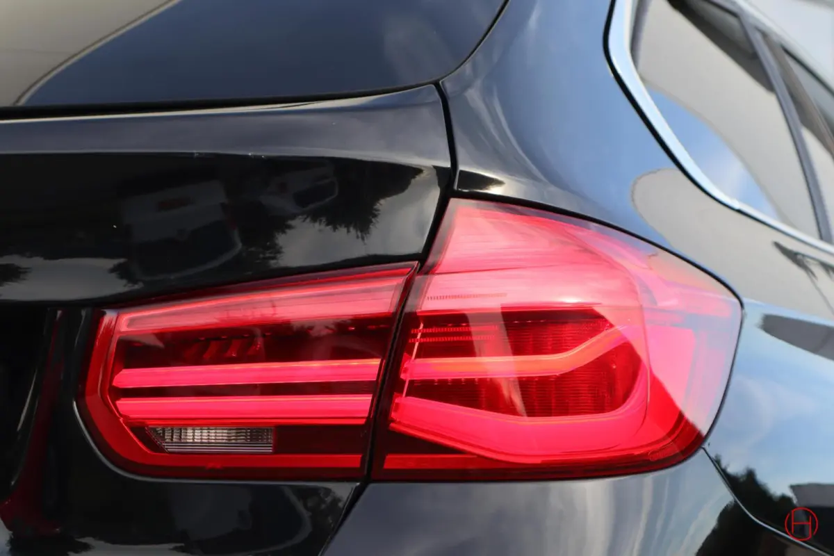 320i Luxury Line / Leder / LED / Stoelverwarming / PDC