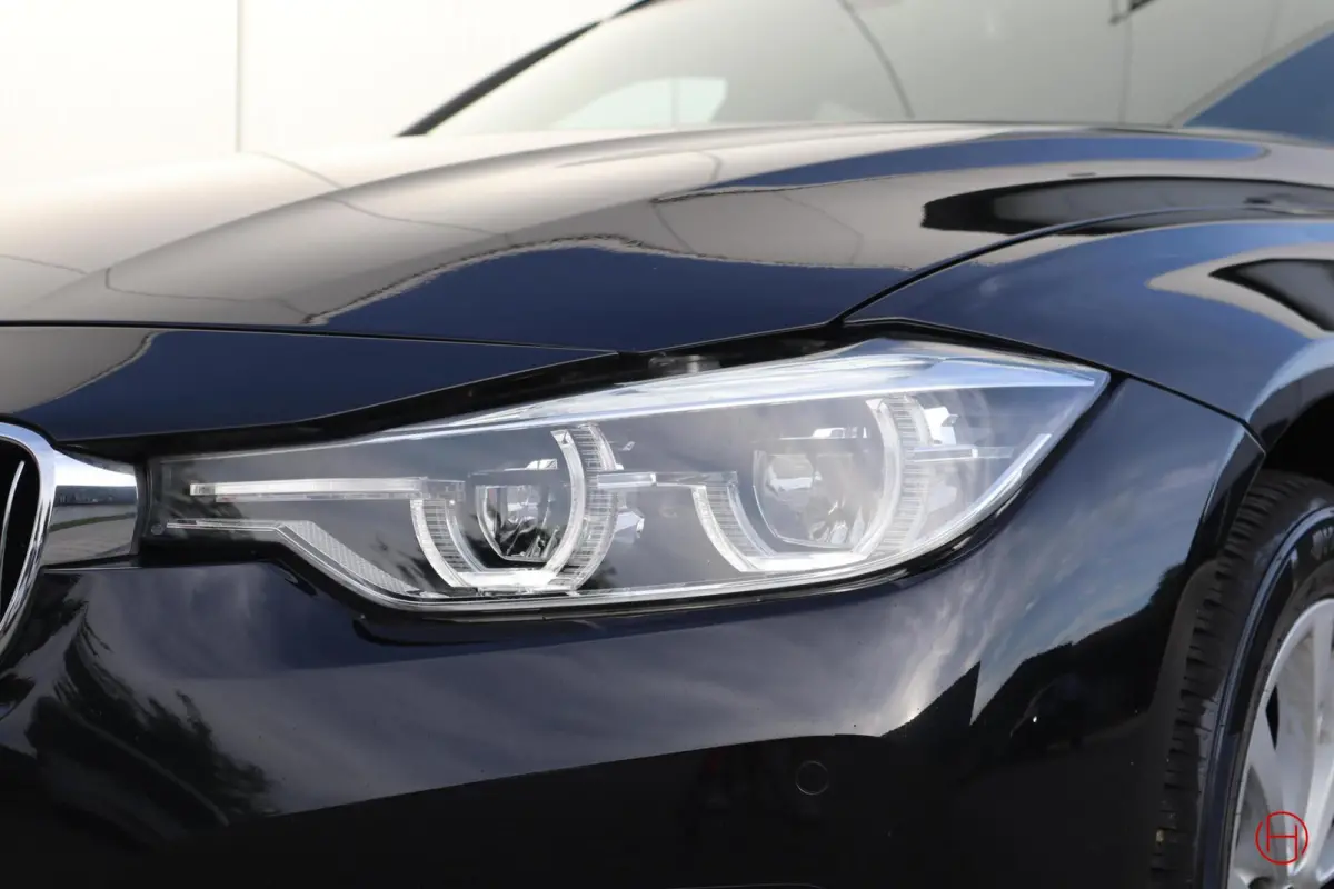 320i Luxury Line / Leder / LED / Stoelverwarming / PDC
