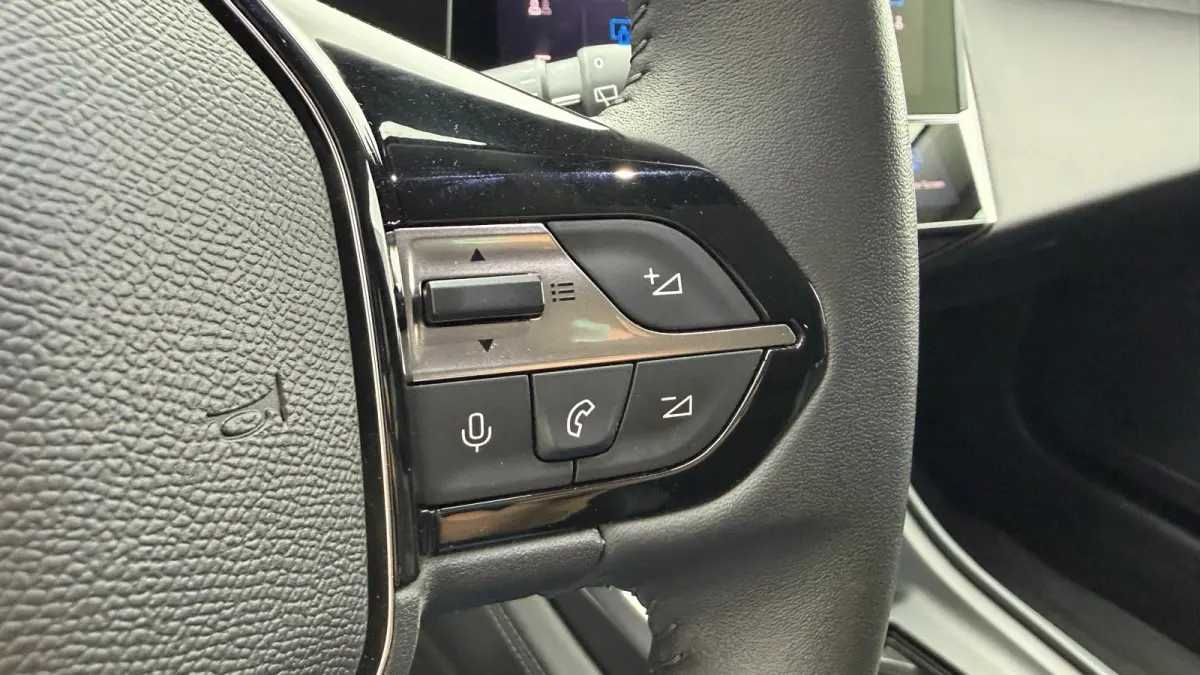 1.6 HYBRID 180PK ALLURE PACK BUSINESS AUTOMAAT / NAVI / LEDER / CLIMA / PDC / 17" LMV / CAMERA / KEYLESS / AFN. TREKHAAK / FULL-LED / WINTERPAKKET / BLUETOOTH / CRUISECONTROL !!