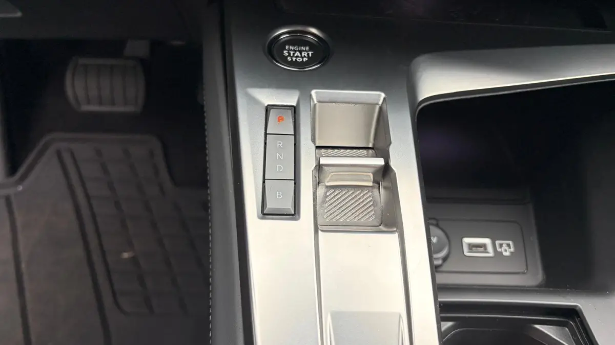 1.6 HYBRID 180PK ALLURE PACK BUSINESS AUTOMAAT / NAVI / LEDER / CLIMA / PDC / 17" LMV / CAMERA / KEYLESS / AFN. TREKHAAK / FULL-LED / WINTERPAKKET / BLUETOOTH / CRUISECONTROL !!