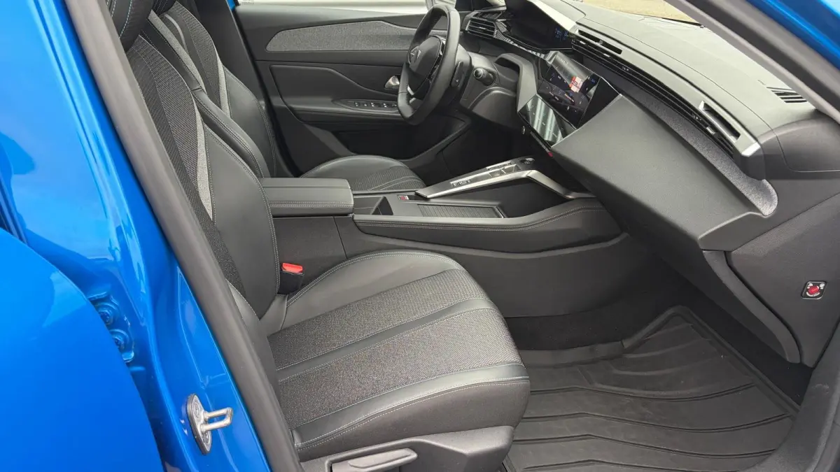 1.6 HYBRID 180PK ALLURE PACK BUSINESS AUTOMAAT / NAVI / LEDER / CLIMA / PDC / 17" LMV / CAMERA / KEYLESS / AFN. TREKHAAK / FULL-LED / WINTERPAKKET / BLUETOOTH / CRUISECONTROL !!