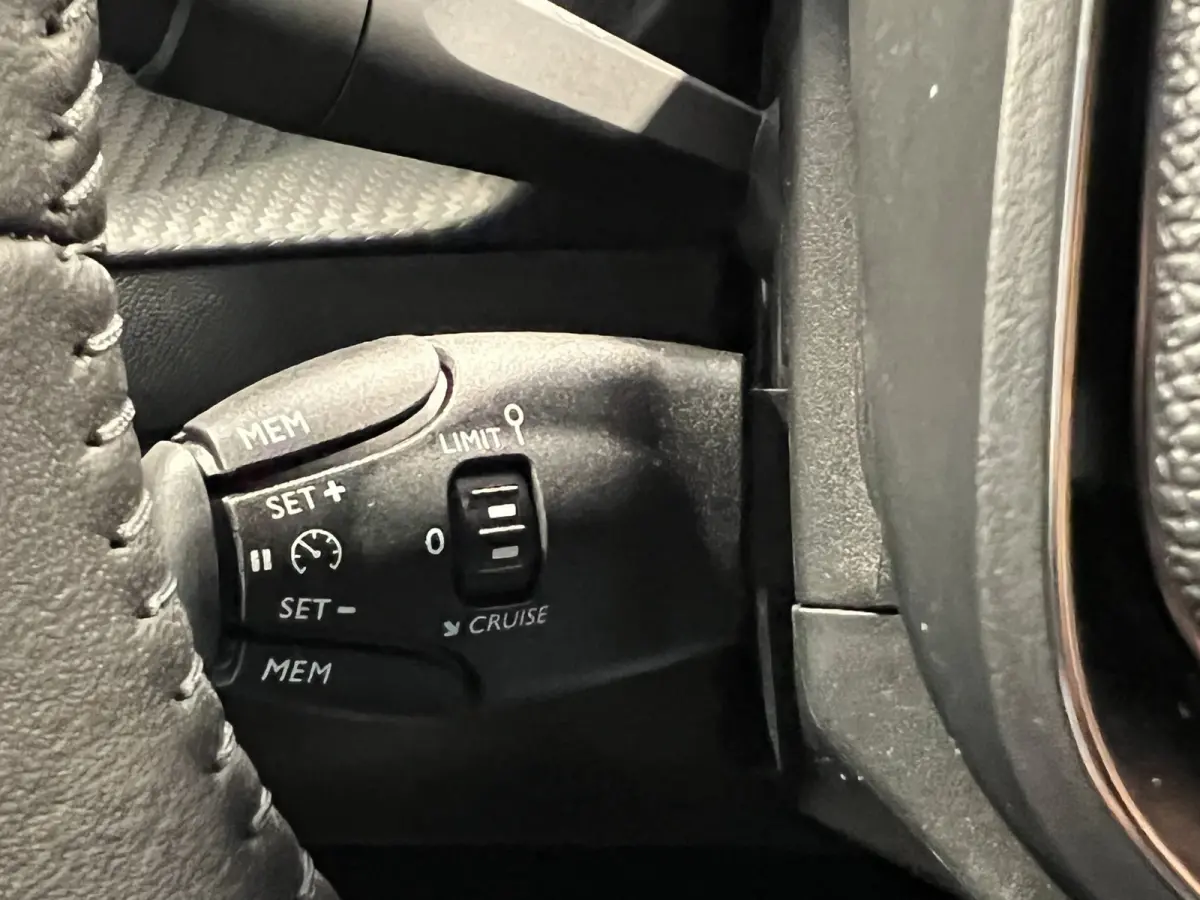 EV Allure Avantage 54 kWh | SoH 97% | Achteruitrijcamera | Android/Apple Carplay | LM Velgen 17" | PDC Voor en Achter | Cruise Control | Bluetooth | DAB | Airco |