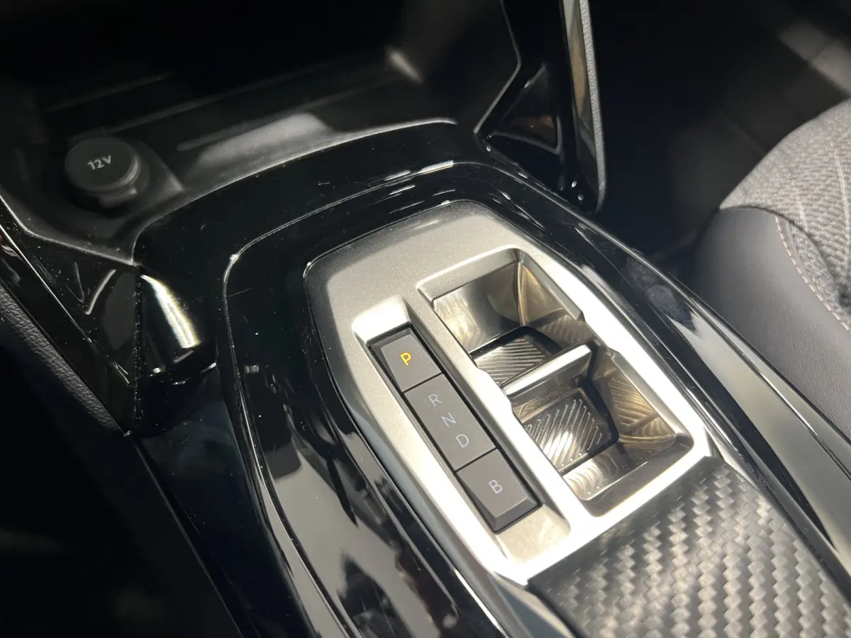 EV Allure Avantage 54 kWh | SoH 97% | Achteruitrijcamera | Android/Apple Carplay | LM Velgen 17" | PDC Voor en Achter | Cruise Control | Bluetooth | DAB | Airco |