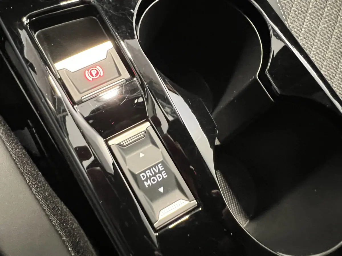 EV Allure Avantage 54 kWh | SoH 97% | Achteruitrijcamera | Android/Apple Carplay | LM Velgen 17" | PDC Voor en Achter | Cruise Control | Bluetooth | DAB | Airco |